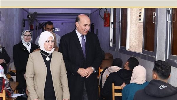 انتظام الامتحانات في كليات جامعة الزقازيق.. جولة تفقدية لنائب الرئيس