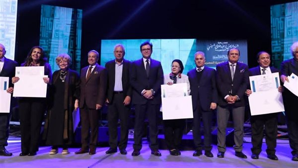وزير الثقافة يُكرّم 20 مبدعًا حاصلين على جوائز الدولة التفوق والتقديرية والنيل