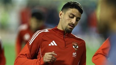 الأهلي يوقع عقوبة مشددة على طاهر محمد طاهر بخصم 50% من راتبه بعد الطرد في كأس مصر