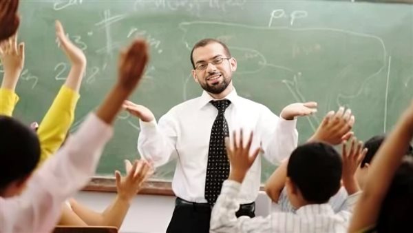 إحالة مدير مدرسة ومعلم للتحقيق.. والسبب هاتف محمول