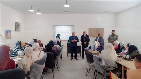 وكيل التعليم بالفيوم يتابع البرنامج التدريبي 1713معلم مساعد لغة عربية