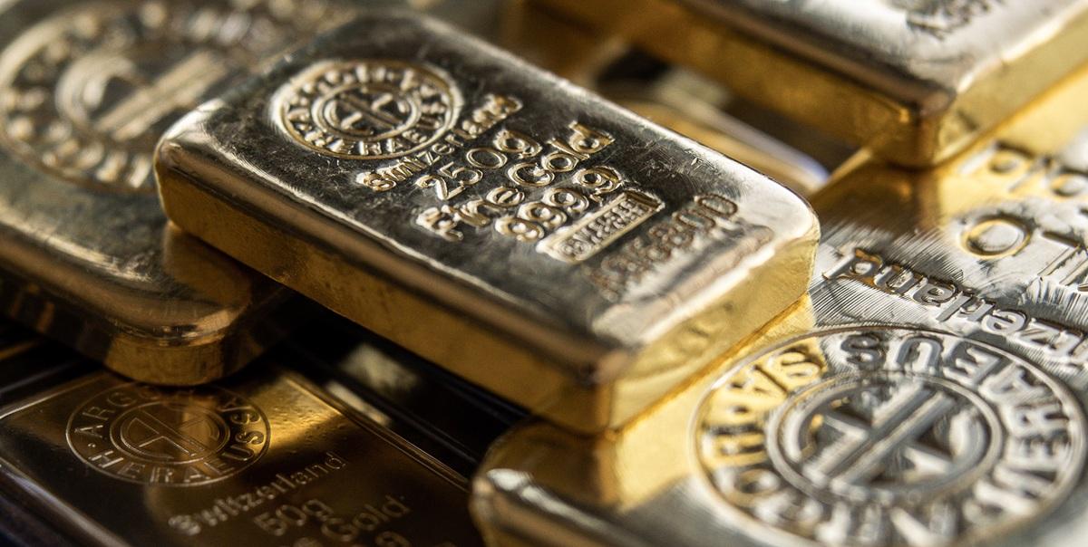 الذهب يتراجع والدولار يرتفع.. والأسواق تترقب بيانات الوظائف