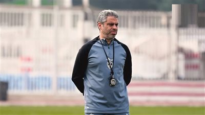 معتمد جمال يعقد جلسة هامة مع لاعبي الزمالك قبل مواجهة زد في كأس عاصمة مصر