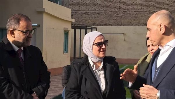 مشاركة مجتمعية لتطوير المدارس.. افتتاح ملعب جديد بمدرسة العبور الرسمية للغات