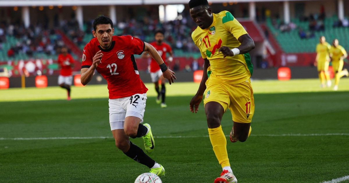 مدافع مصر يتعرض لقطع بالرباط الصليبي وتفاصيل إصابة تريزيغيه