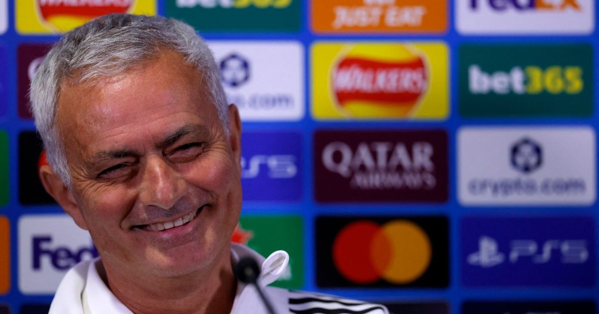 كيف علّق مورينيو على إقالة أموريم من تدريب مانشستر يونايتد؟