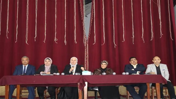 مدير تعليم القاهرة تشدد على الانضباط الكامل في امتحانات الشهادة الإعدادية