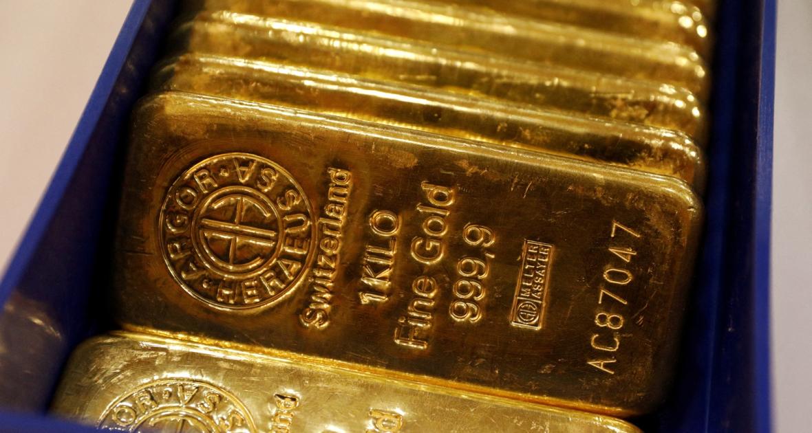 الذهب يتخلى عن أعلى مستوياته في أسبوع