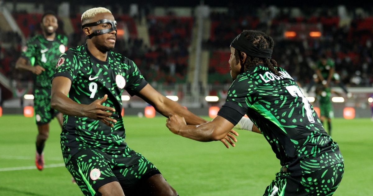 أوسيمين حاضر في تدريبات نيجيريا بعد طي الخلاف مع لوكمان