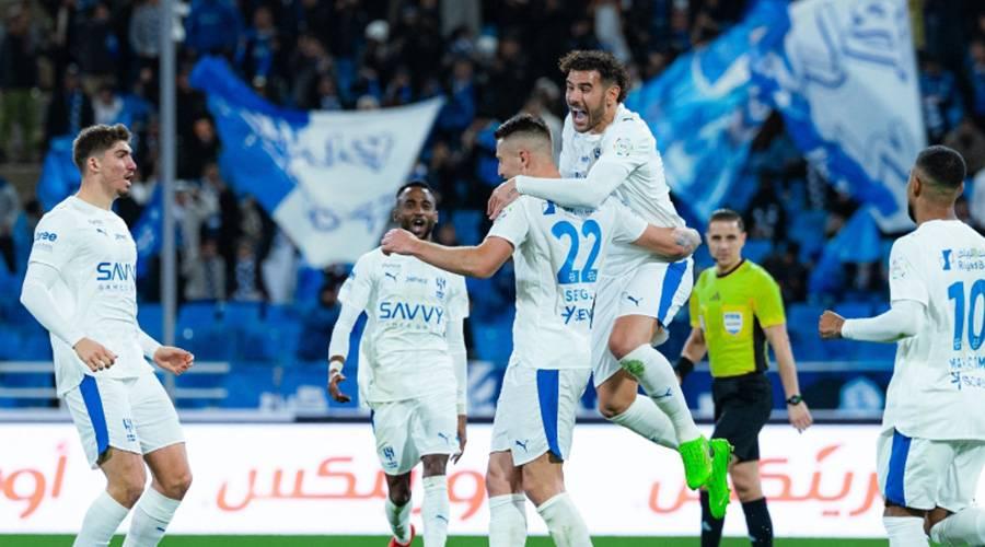 الهلال يقترب من صدارة النصر في الدوري السعودي