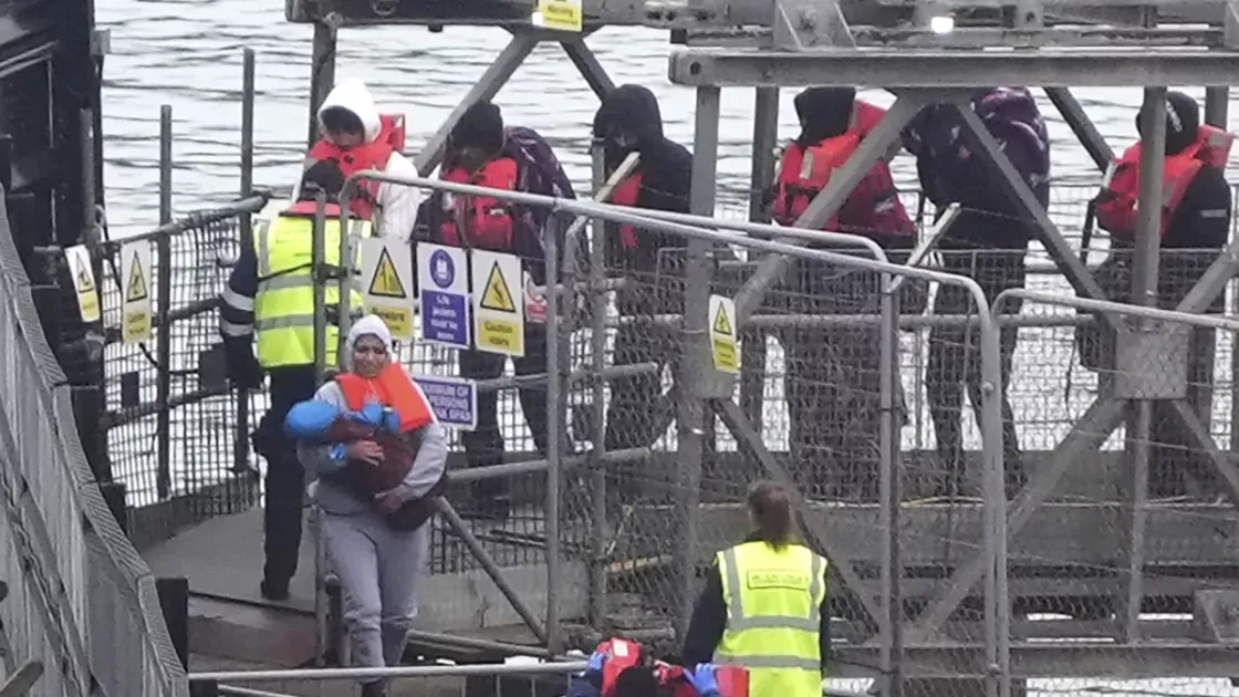 بريطانيا تستقبل ثاني أعلى عدد من المهاجرين عبر المانش