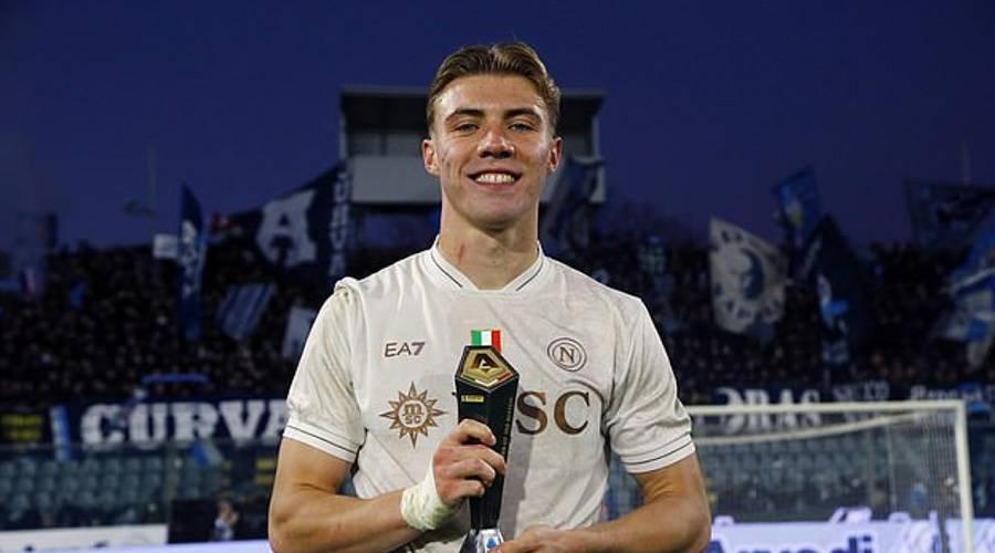 هويلند.. من التهميش في مانشستر يونايتد إلى «روبوت» في نابولي