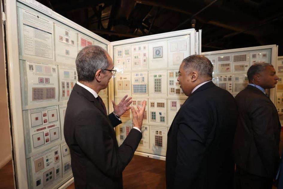 معرض طوابع نادرة بمناسبة 160 عاماً للبريد المصري