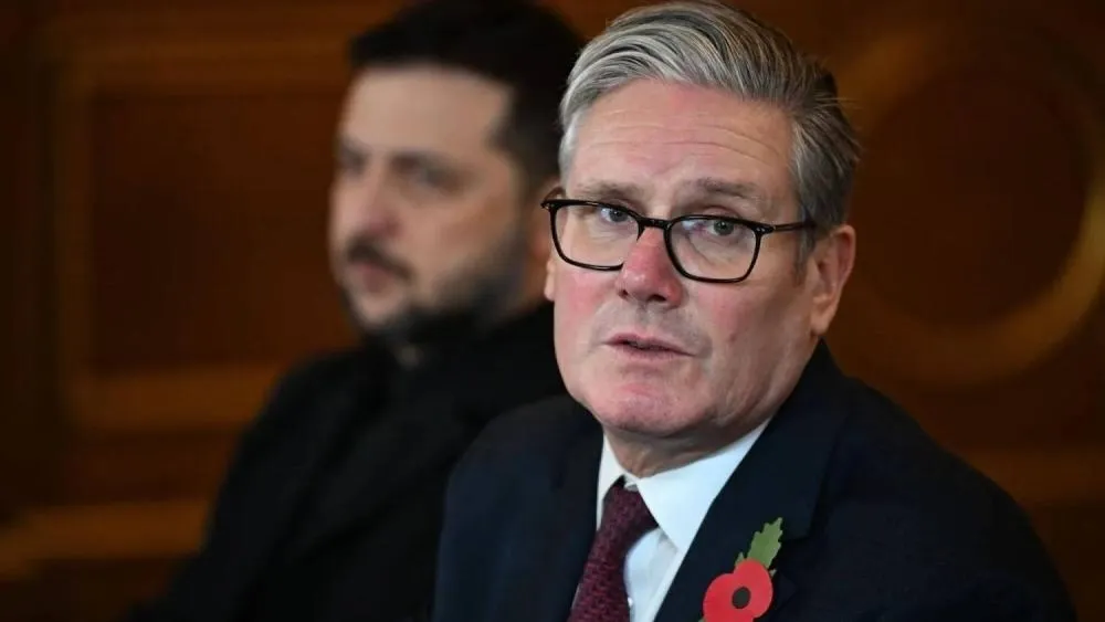 ستارمر يعتزم البقاء في منصبه حتى موعد الانتخابات العامة