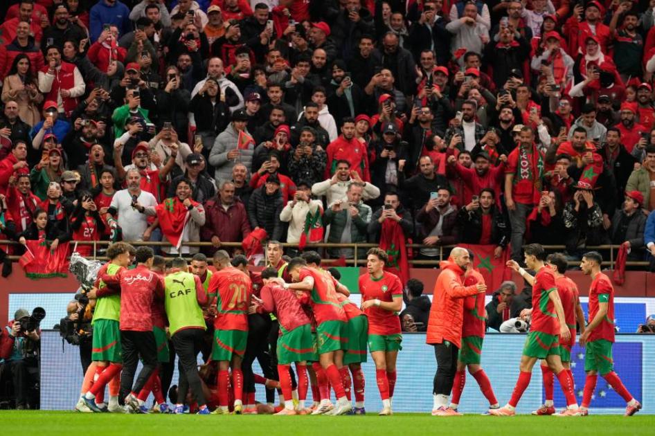 المغرب يحتفل قبل موقعة الكاميرون في ربع نهائي كأس إفريقيا