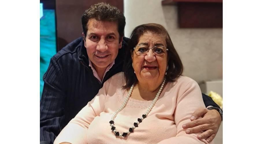 هاني رمزي عن والدته: تبرعت بكل ذهبها للمحتاجين