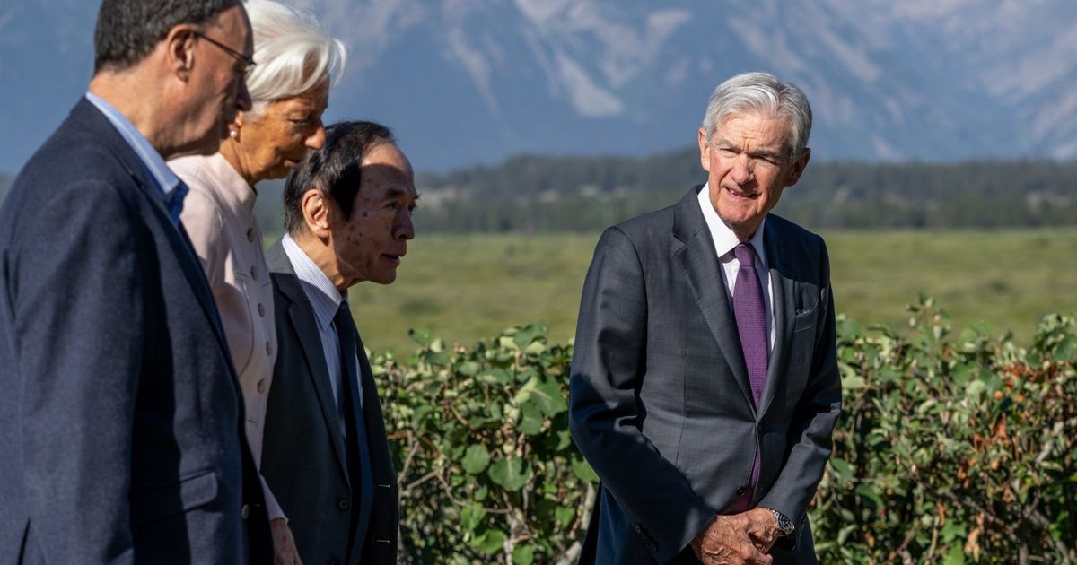 توقعات 2026.. عام الفائدة الأقل والديون الأعلى