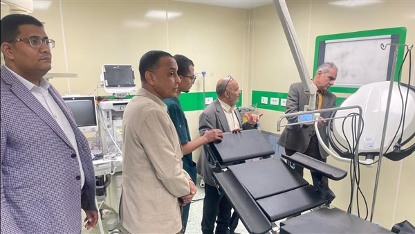 رئيس جامعة أسوان يتفقد اللمسات الأخيرة لمستشفى العظام الجامعي استعدادًا لافتتاحه قريبًا