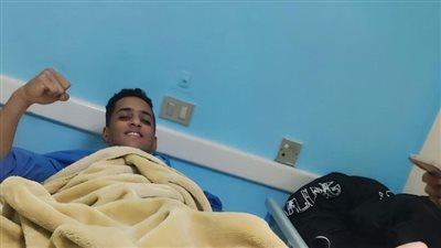 نجاح عملية الرباط الصليبي لعمرو محمد علي جناح أيمن فريق النصر للتعدين