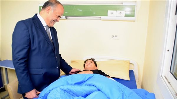 مدير تعليم بورسعيد يطمئن على حالة الطالب آدم ضحية عقر كلب.. ويوجه بتسهيل أدائه الامتحانات