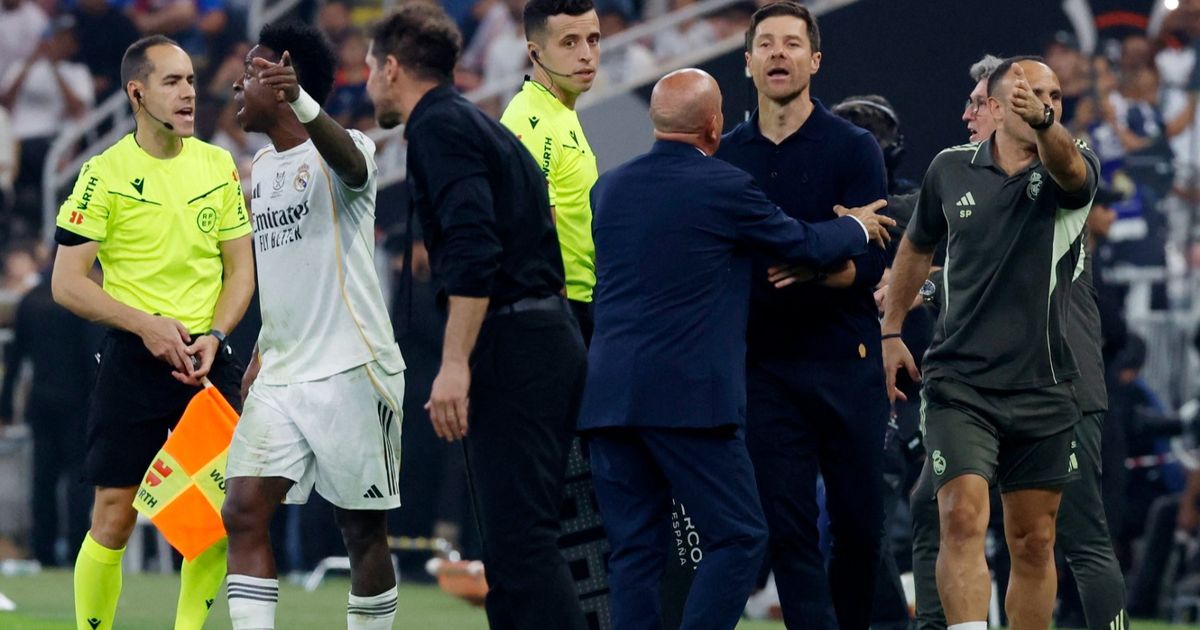 سيميوني لفينيسيوس: فلورنتينو سيطردك.. تذكر ما أقوله لك