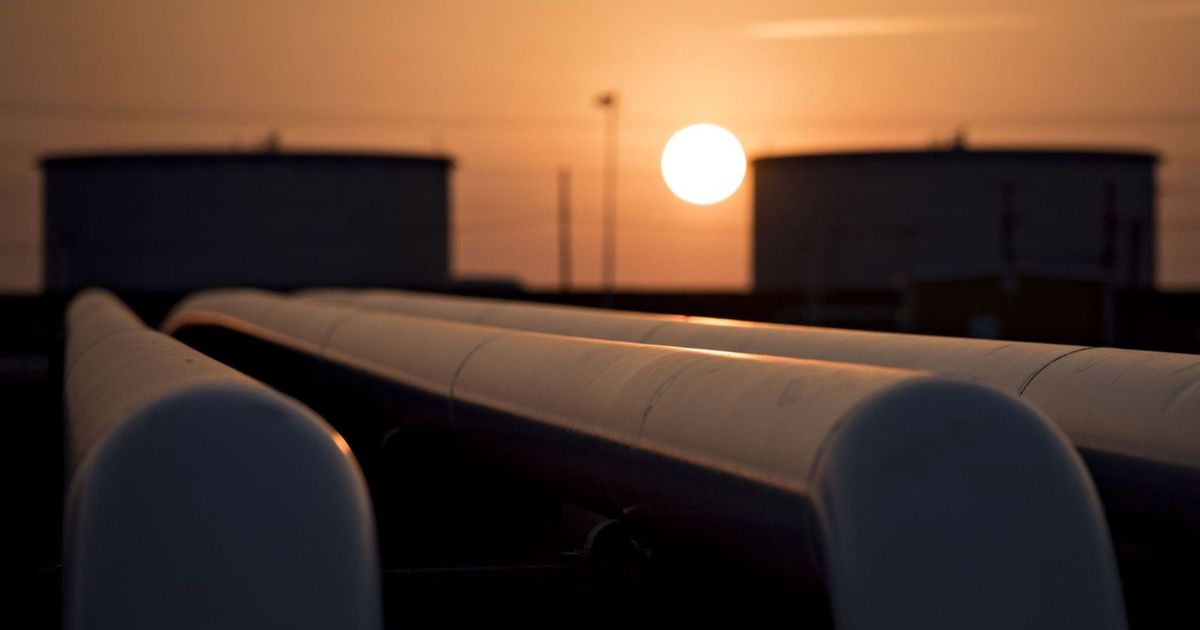 النفط يتراجع مع إحراز تقدم في ملف إنهاء حرب روسيا وأوكرانيا