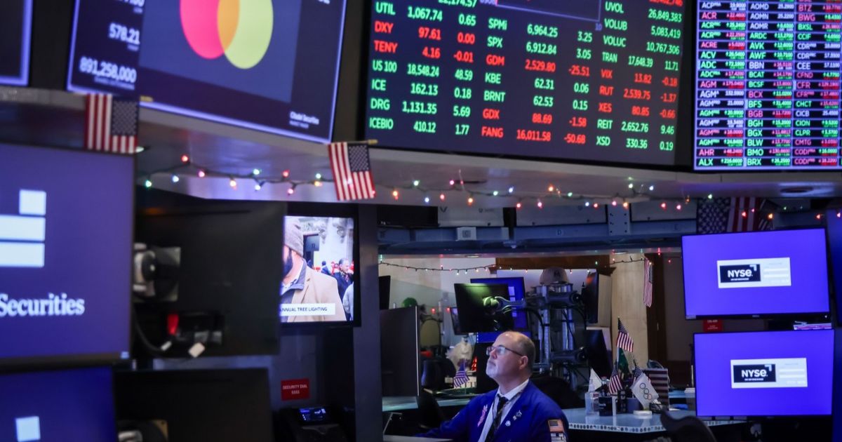 هل إجماع محللي وول ستريت على صعود الأسهم في 2026 في محله؟