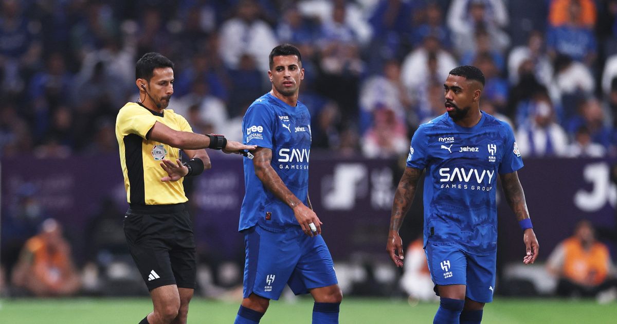 برشلونة متفائل بعودة جواو كانسيلو.. ووالدة مالكوم ترحّب به