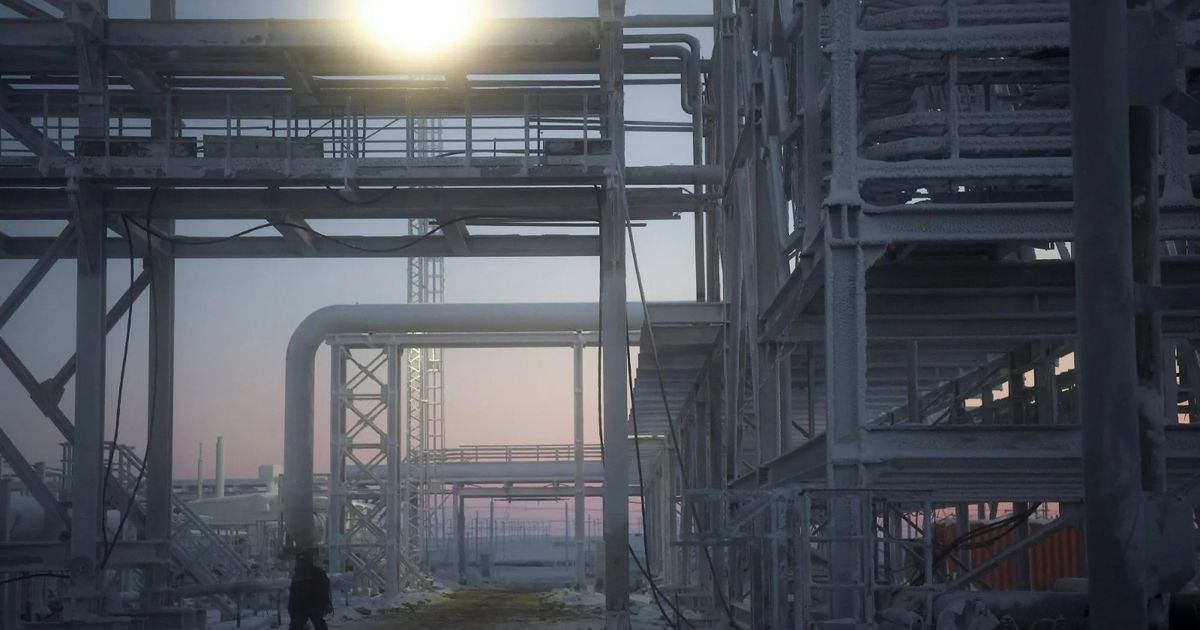 ناقلة روسية وحيدة تواصل تصدير الغاز المعاقب من القطب الشمالي