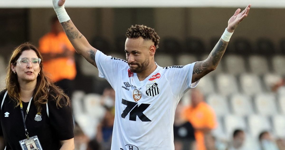 رسمياً.. رحلة نيمار مع سانتوس مستمرة لموسم آخر