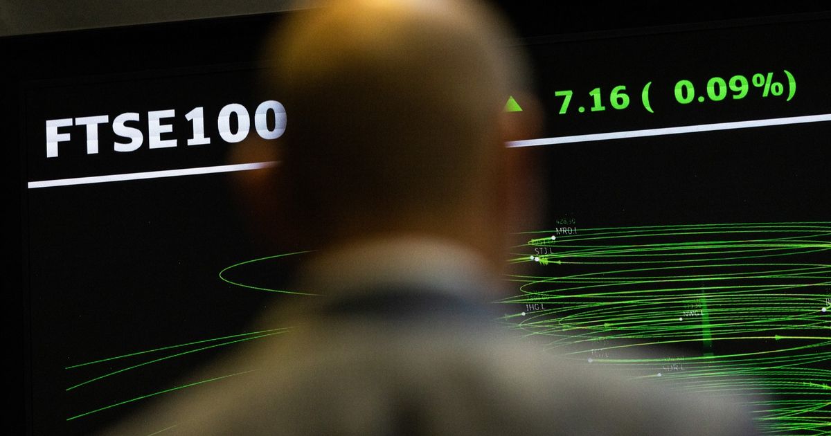 FTSE 100 يتخطى 10000 نقطة لأول مرة بعد أفضل أداء سنوي منذ 2009