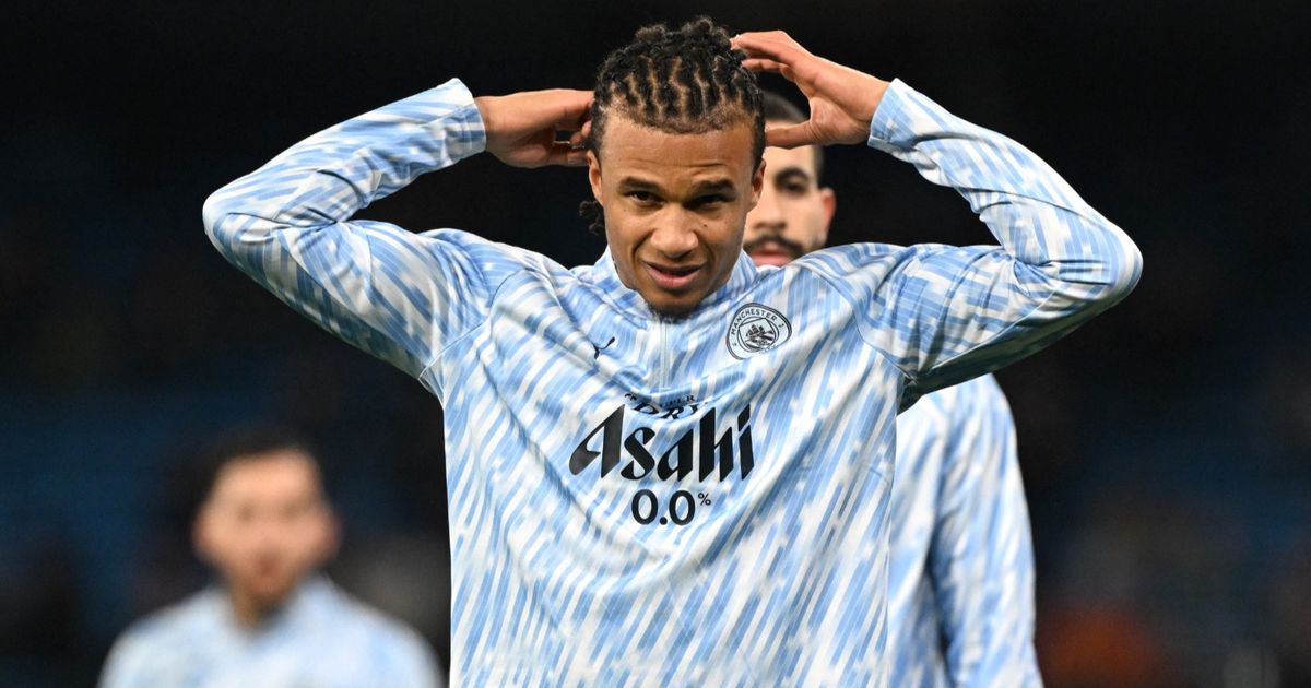 برشلونة يراقب مدافع مانشستر سيتي