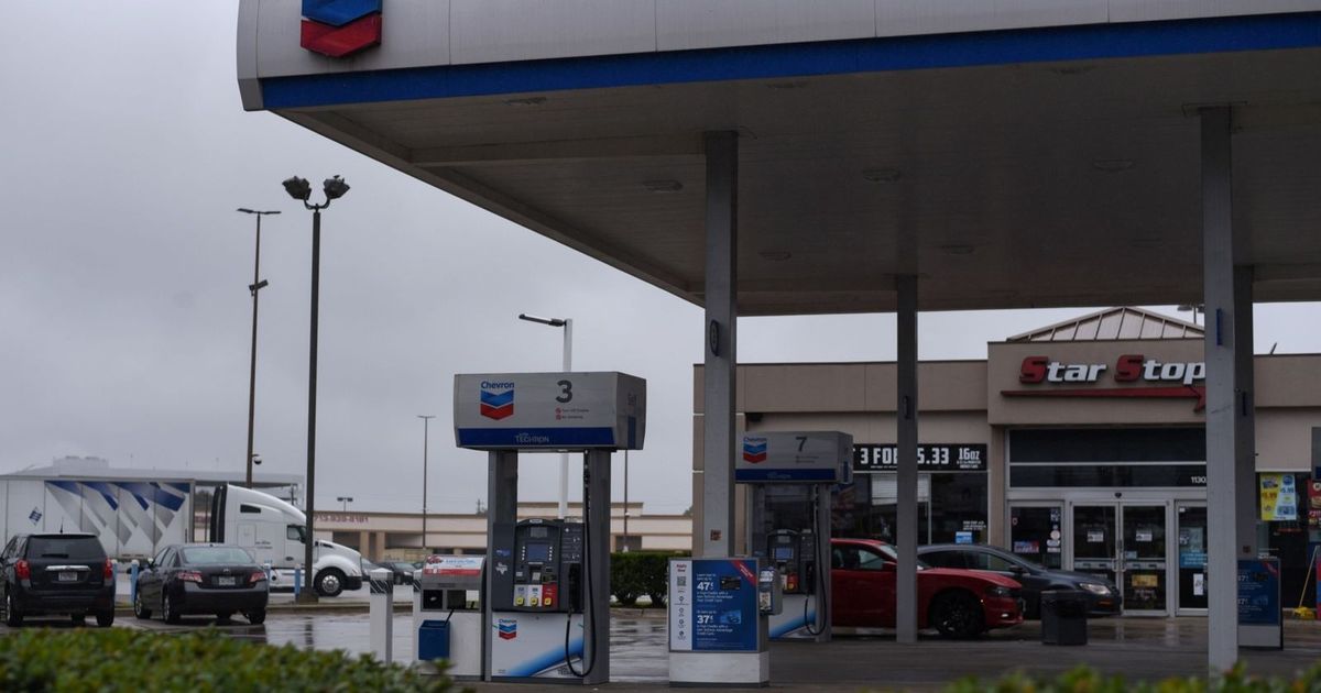 “شيفرون” وأسهم النفط تقفز مع تهديد ترمب بإدارة أميركا لفنزويلا