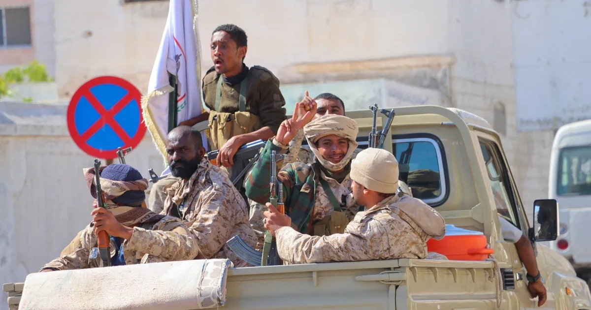 قوات العمالقة تسيطر على القصر الرئاسي في عدن