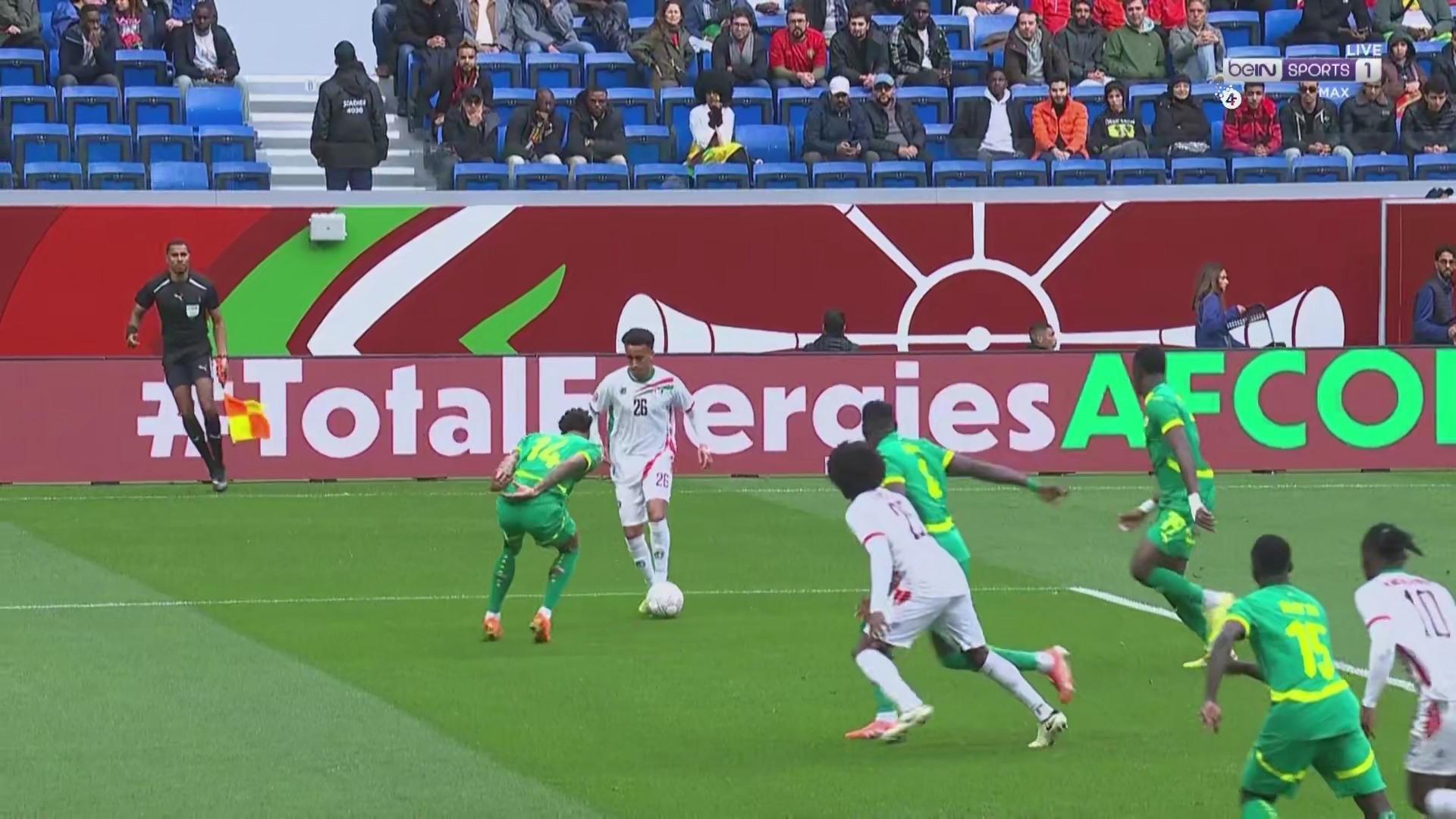 قد تكون صورة ‏‏‏كرة قدم‏، و‏كرة قدم‏‏ و‏تحتوي على النص '‏‎P NO LIVE bein SPORTS 1 MAX ን TotalEmerciesA TTotalE erciesAFCO ECO‎‏'‏‏