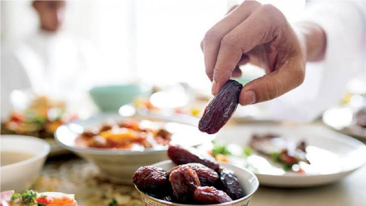 هل تفطر قبل صلاة المغرب أم بعدها؟ الإفتاء المصرية تحسم الأمر