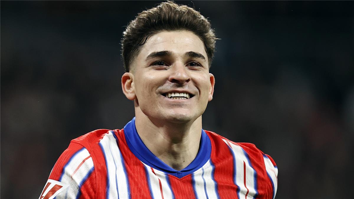 هل ينتقل ألفاريز إلى برشلونة؟.. اللاعب يرد