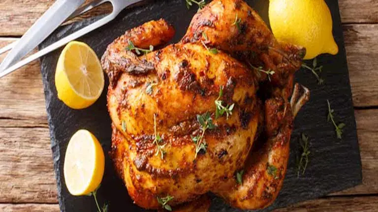 أخصائية تغذية تحذر من جزء في الدجاج يفضل تجنبه حفاظًا على الصحة