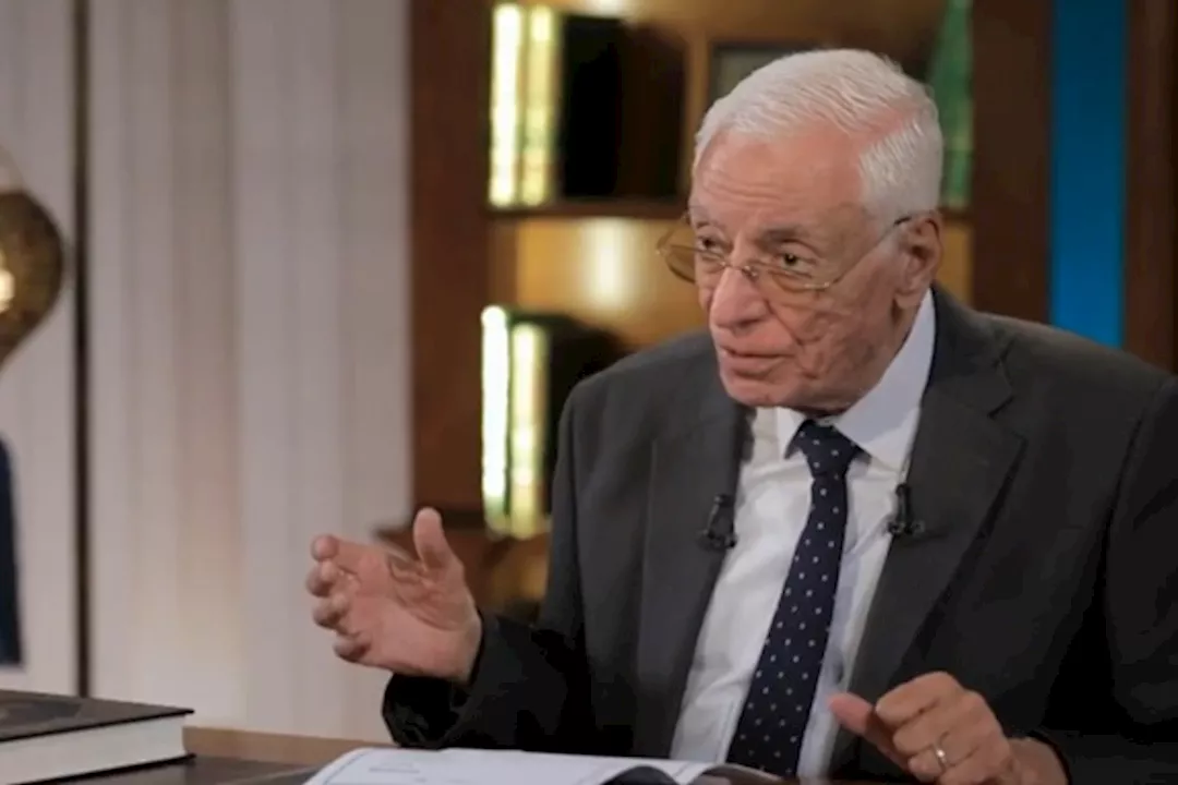 لماذا يحدث شلل العضلات؟.. حسام موافي يوضح السبب