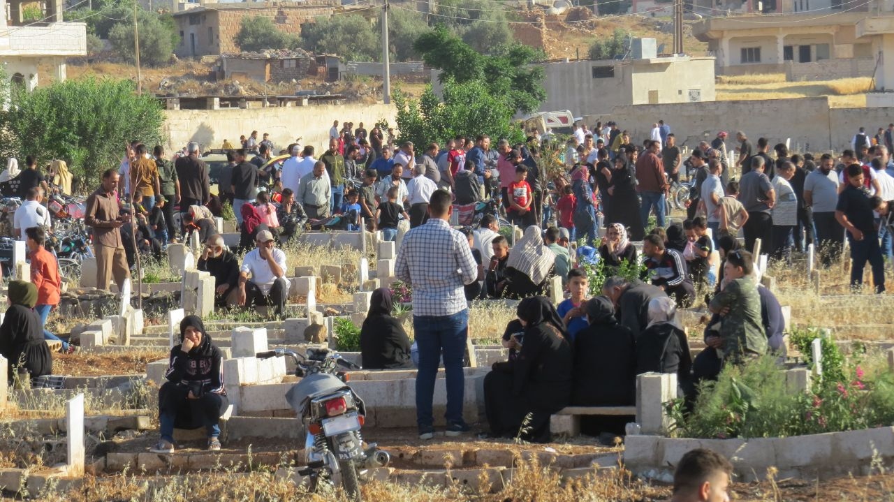 الإفتاء توضح حكم زيارة المقابر في عيد الفطر وتوجه رسالة هامة للمواطنين