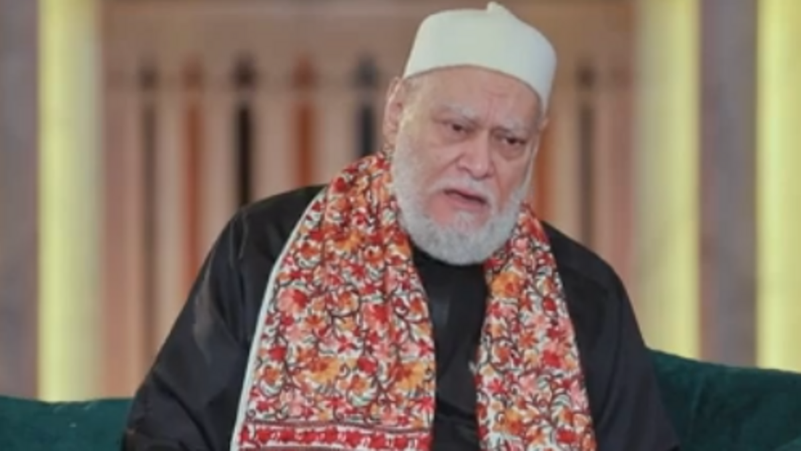 ما حكم وضع مرطب الشفاه في رمضان؟.. الدكتور علي جمعة يجيب