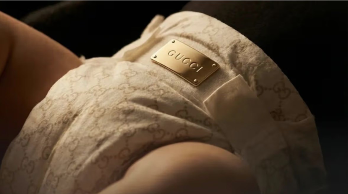 حقيقة حفاضات جوتشي الفاخرة بسعر 490 دولاراً تثير الجدل وتكشف زيف الادعاءات