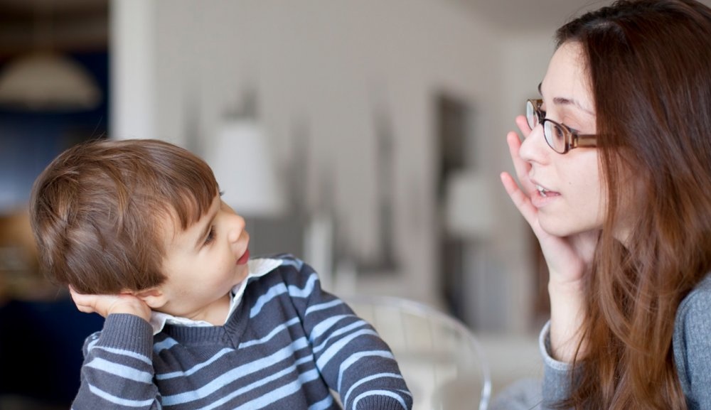 لضمان نشأة سليمة: 7 قواعد إتيكيت أساسية لتعليمها لطفلك منذ الصغر