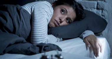 9 أسباب مباشرة تمنعك من النوم ليلاً تعرف عليها الآن