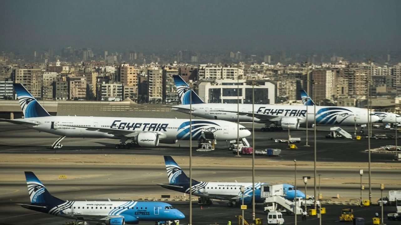 ثورة رقمية في مطارات مصر: إلغاء كارت الجوازات الورقي قريباً