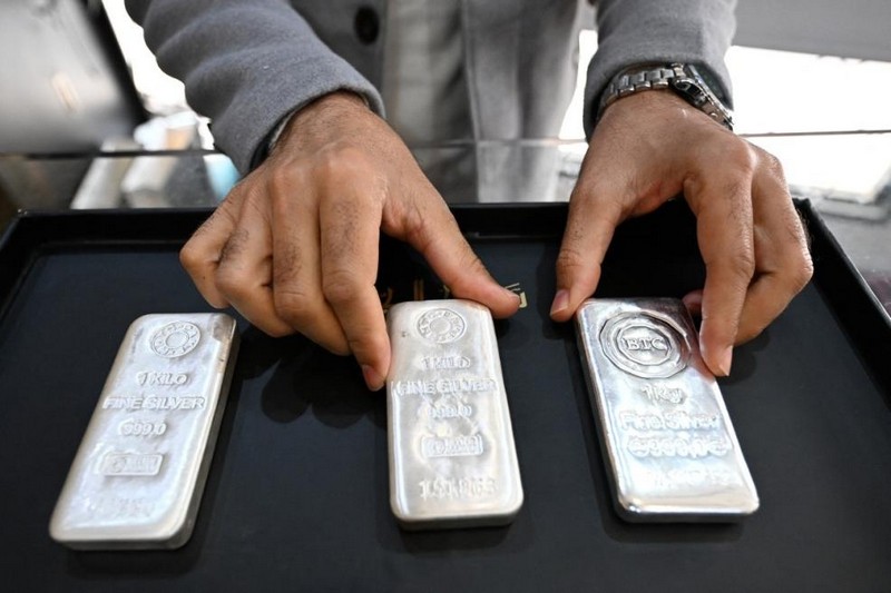 أسعار الفضة في مصر اليوم الأربعاء 1 أبريل 2026: تباين محلي وتراجع عالمي