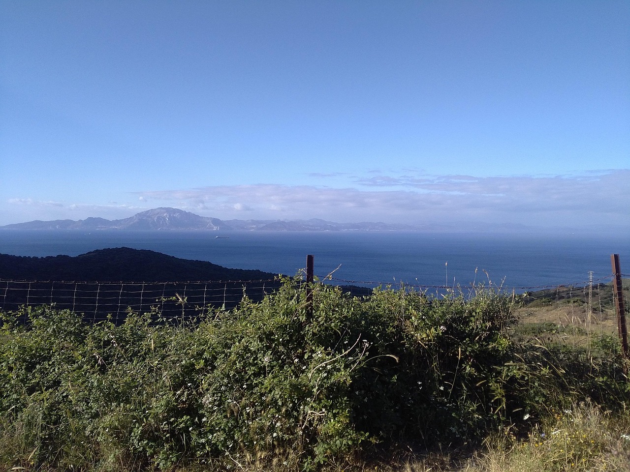 مضيق هرمز يفرض تحدياته: إيران ترفض أي اتفاق يمس مصالحها الوطنية