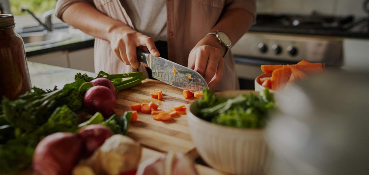 أخطاء بالمطبخ تزيد التسمم الغذائي 90%: خلط النيء بالمطبوخ خطير جدا