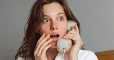 إتيكيت المكالمات الطويلة: 6 قواعد ذكية لإنهاء الحوار بلباقة