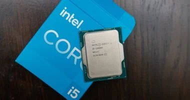 إنتل تحقق قفزة هائلة مع ازدهار الطلب على معالجاتها بالذكاء الاصطناعي